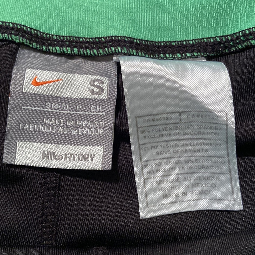Nike Capri Length Yoga Pants - Picture 3 of 3